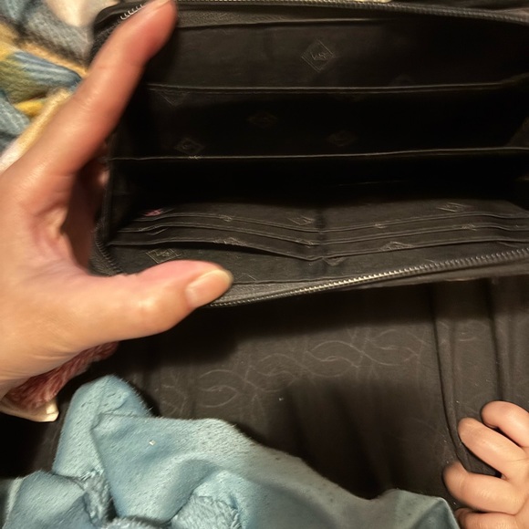 Vera Bradley Black and Cream Floral Wallet - Picture 3 of 4